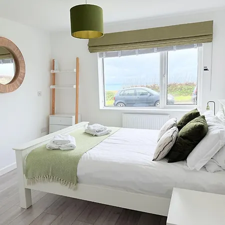 8 Coastline Newquay (Cornwall)